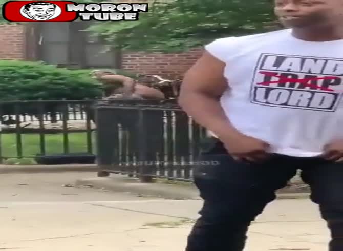 Video :You'll be astounded by what he captures when he records a fight